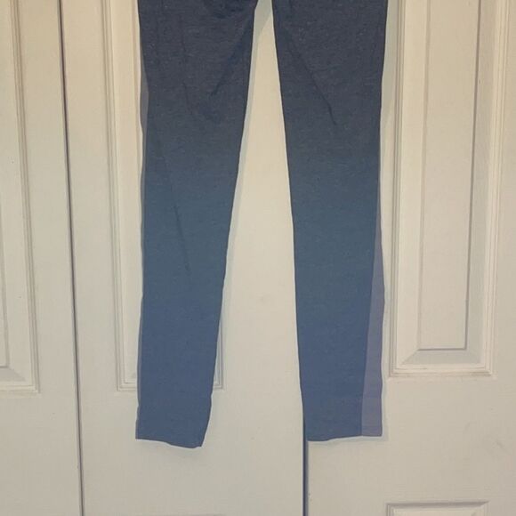 PINK Victoria's Secret Two Tone Gray Leggings XS - Picture 9 of 14